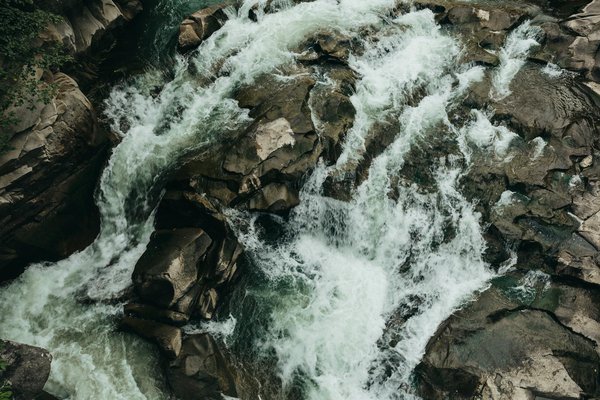 Quels sont les meilleurs itinéraires pour une randonnée dans les montagnes d'Annapurna, Népal?